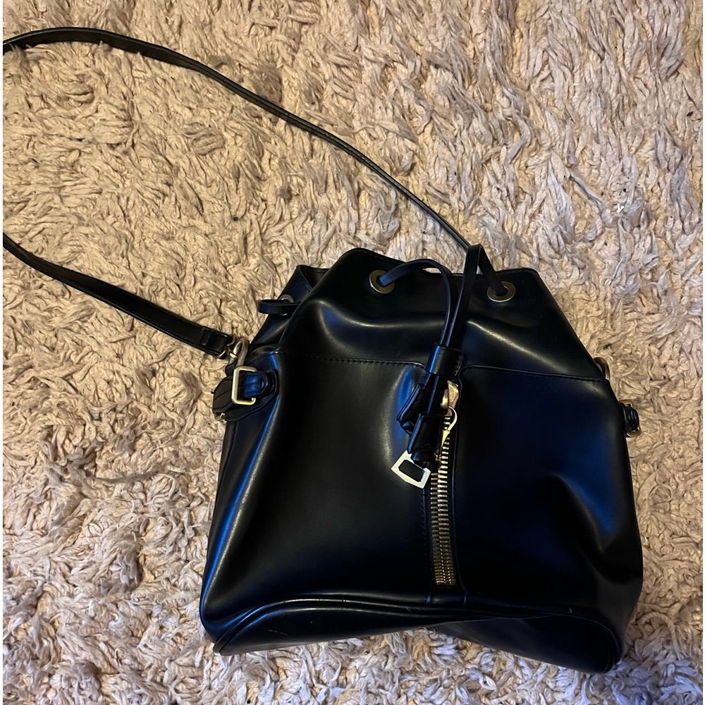 Zara Zipped Big Zipper Bucket Bag BLOGGER FAVORITE Black purse